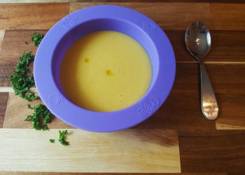 Supă-cremă de legume – o masă sănătoasă și delicată pentru cei mici și pentru cei mari