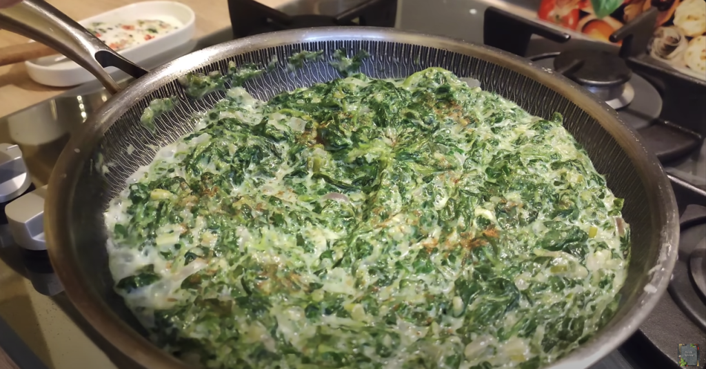 Cartofi gratinați cu spanac și brânză – Rețetă simplă și gustoasă