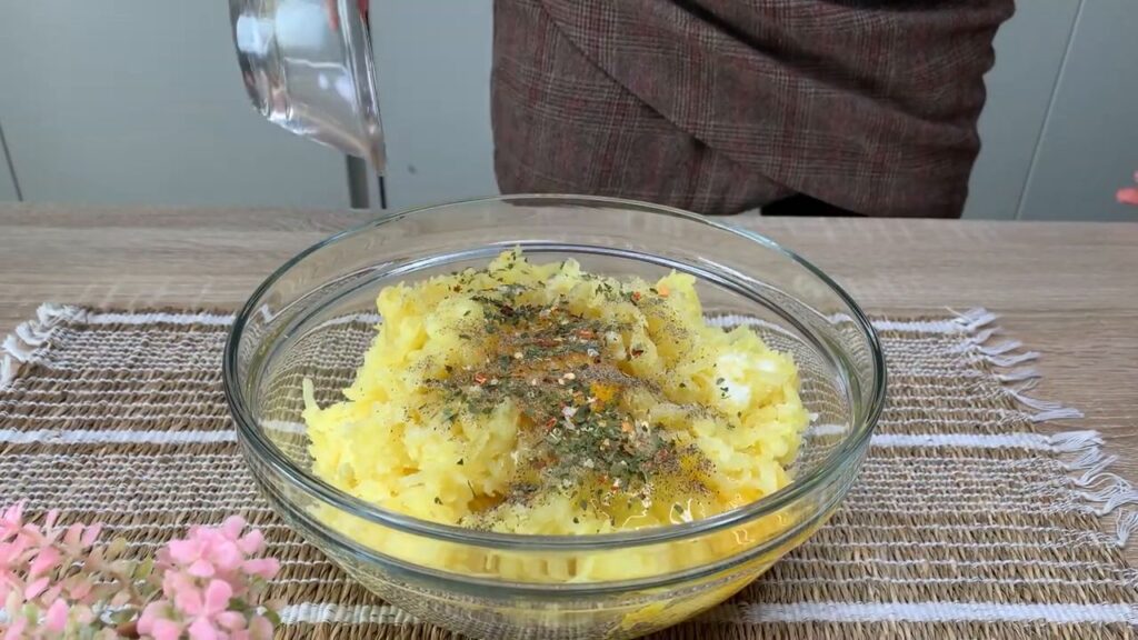 Doar radeți cartofii – o masă grozavă pentru prânz sau cină