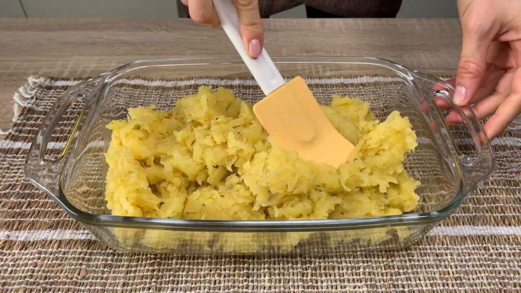 Doar radeți cartofii – o masă grozavă pentru prânz sau cină