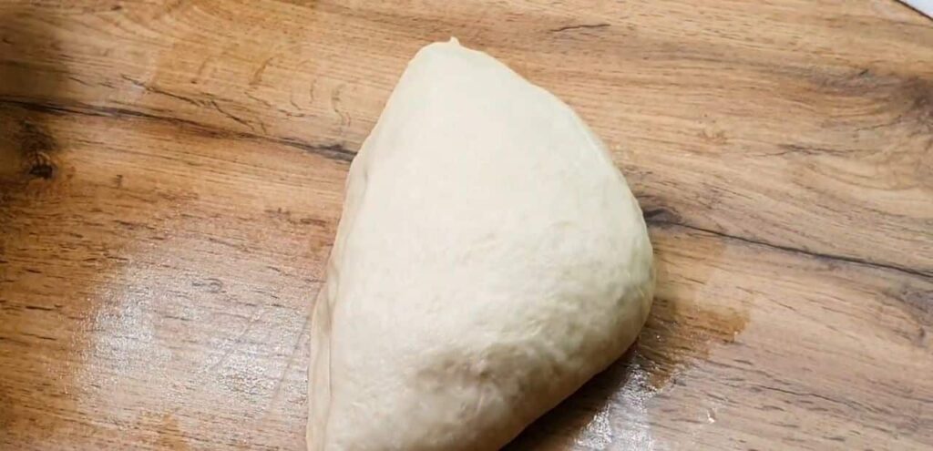 Chifle ca din brutărie – pregătește-le ușor și din confortul casei tale