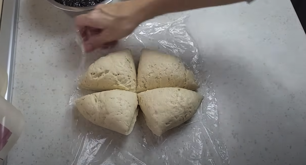 cornuri din aluat cu branza