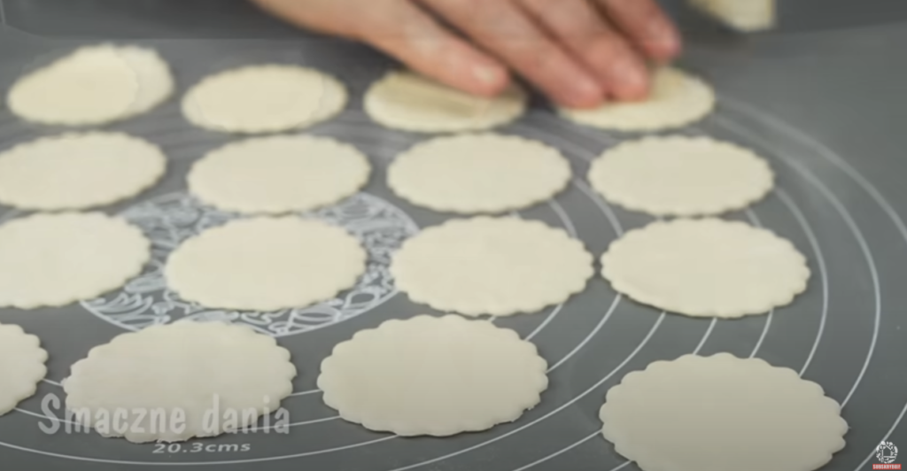 Coșulețe sărate și crocante din aluat foietaj cu trei umpluturi delicioase – aperitiv elegant pentru orice ocazie