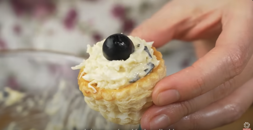 Coșulețe sărate și crocante din aluat foietaj cu trei umpluturi delicioase – aperitiv elegant pentru orice ocazie