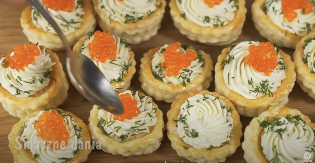 Coșulețe sărate și crocante din aluat foietaj cu trei umpluturi delicioase – aperitiv elegant pentru orice ocazie