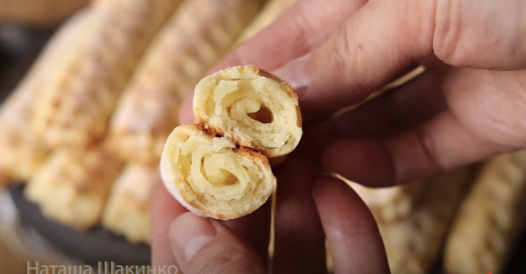 Rulouri simple cu brânză dulce, unt și zahăr