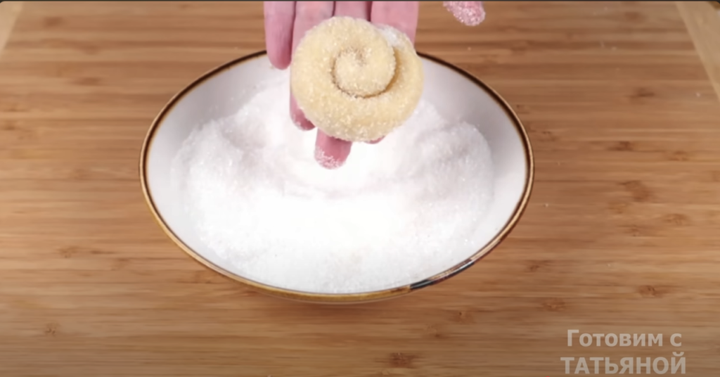 Melcișori cu iaurt cu aromă de vanilie și crustă caramelizată