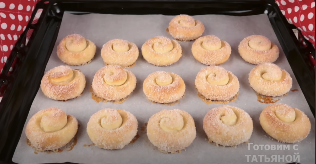 Melcișori cu iaurt cu aromă de vanilie și crustă caramelizată