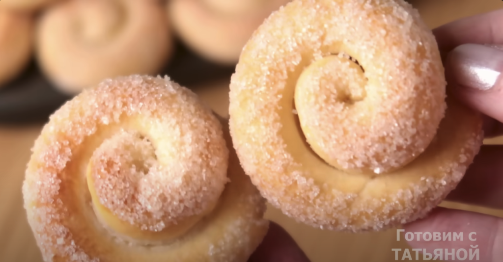 Melcișori cu iaurt cu aromă de vanilie și crustă caramelizată