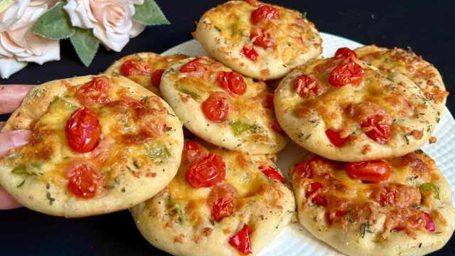 mini pizza cu rosii cherry