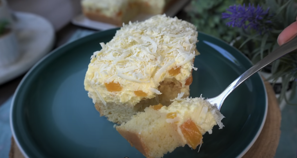 Pandișpan cu piersici și ciocolată albă – Rețetă ușoară și rapidă, peste măsura așteptărilor mele