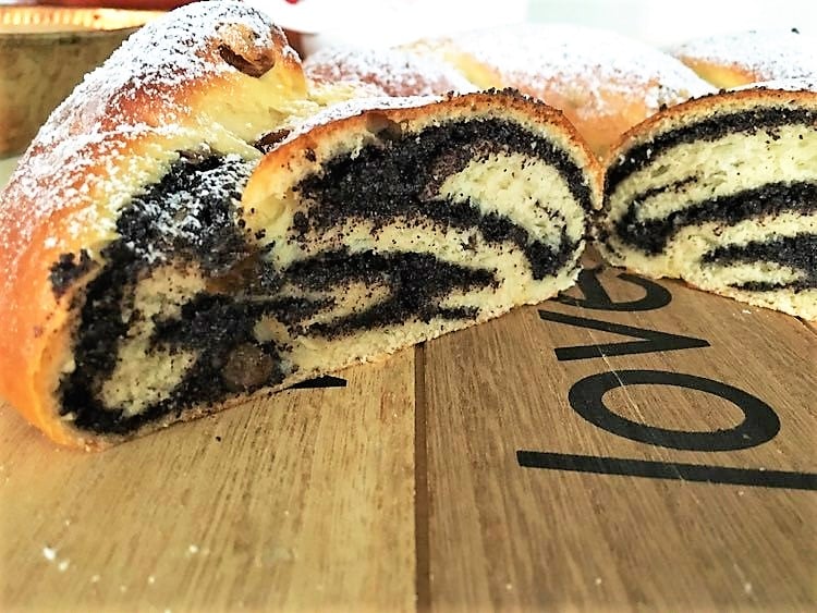 Rețetă de ștrudel cu mac, brânză dulce și stafide: