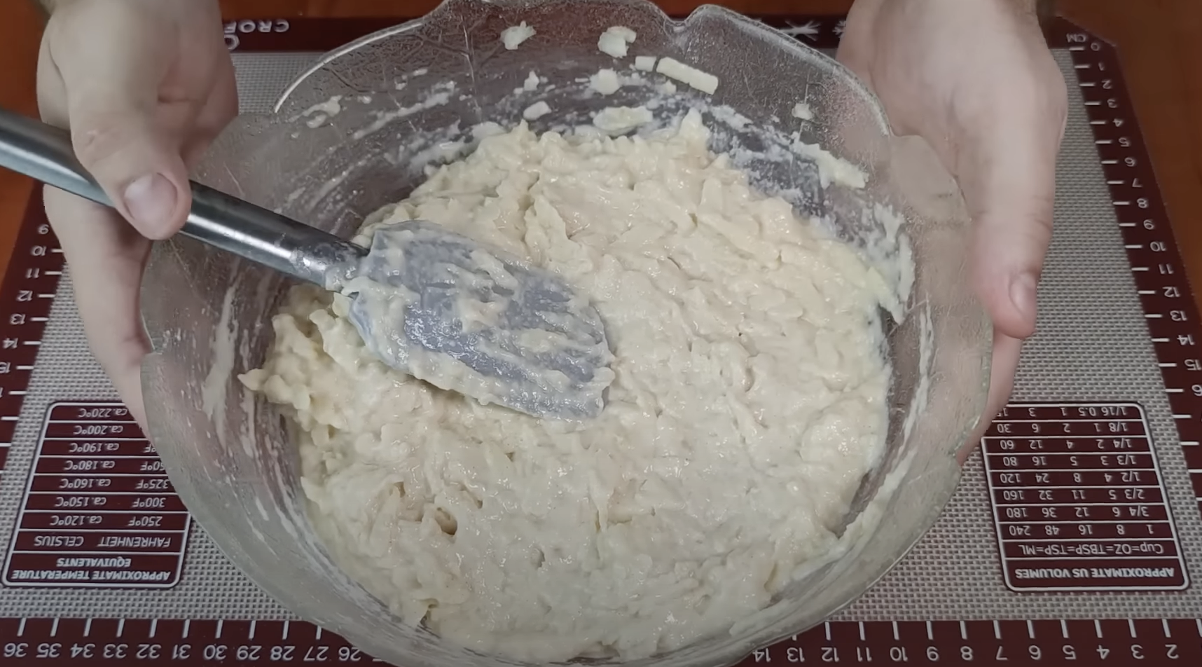 Când am mere acasă, de obicei fac această delicatesă, e mai bună decât clătitele