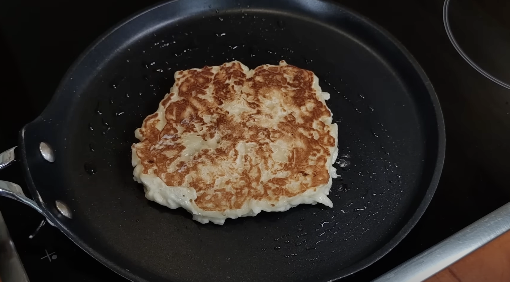 Când am mere acasă, de obicei fac această delicatesă, e mai bună decât clătitele