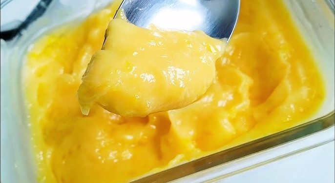Cremă de ciocolată cremoasă și irezistibilă pentru prăjituri