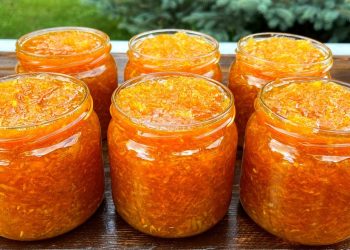 Cremă de ciocolată cremoasă și irezistibilă pentru prăjituri