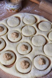 Gogoși Rafaello la cuptor: cu cremă delicioasă de migdale și cocos