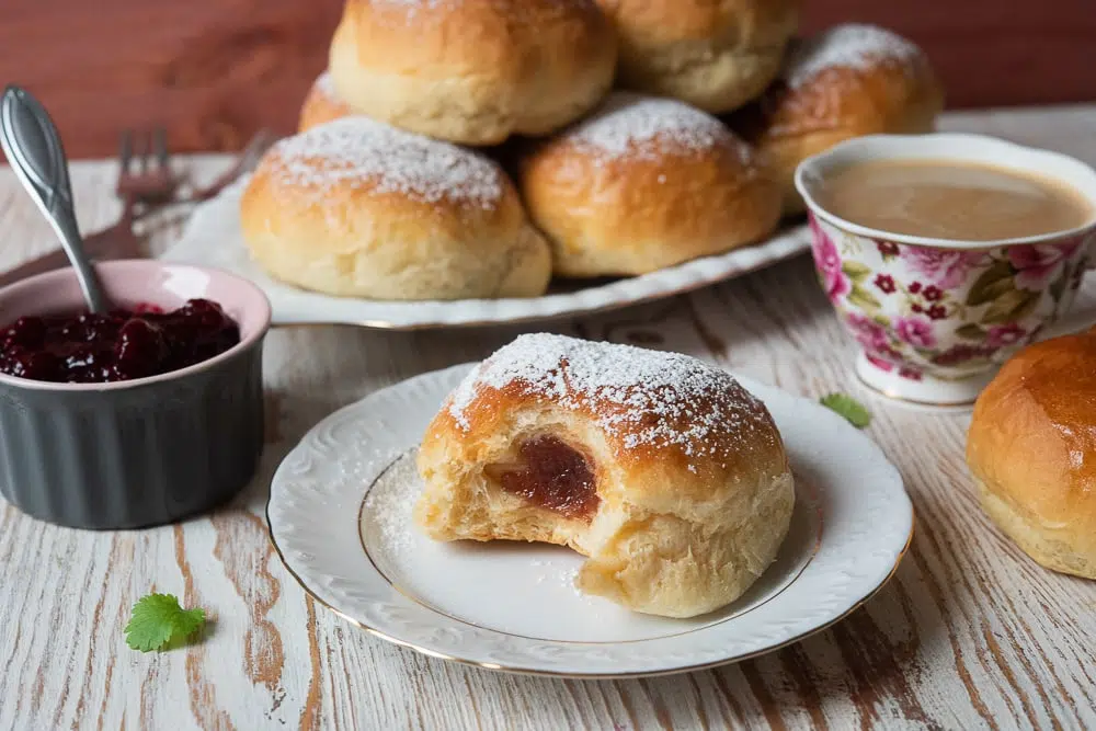 gogosi pufoase la cuptor cu gem