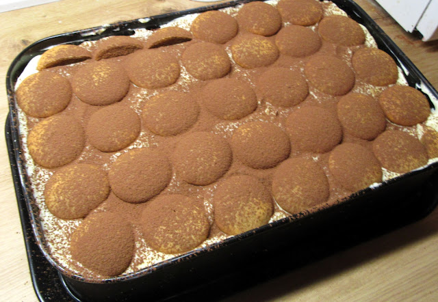 Prăjitură Latte Macchiato – Cu lapte și cafea, simplu (rețetă pentru o tavă mare)