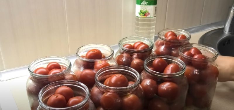 Roșii murate pentru iarnă în borcane de 1 litru. Cele mai aromate și dulci