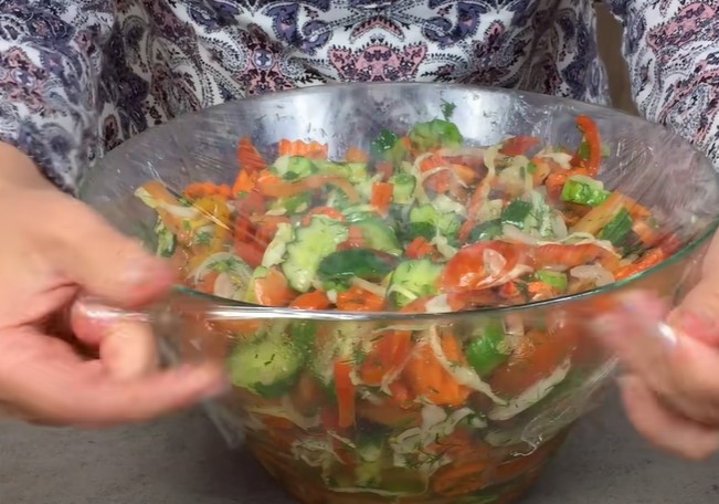 Conservă de iarnă din "tot ce a rămas". În fiecare an închid 15 borcane de salată kubaneză