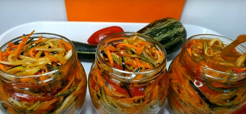 Gătesc toată vara! Salată crocantă de dovlecei: o conserv de 25 de ani pentru iarnă