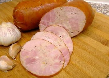 Carnati grosi din carne de pui