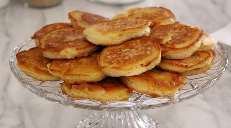 Clatite pufoase cu mere