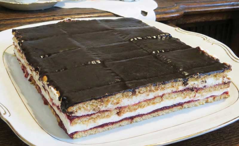 Prajitura fara coacere cu biscuiti si frisca