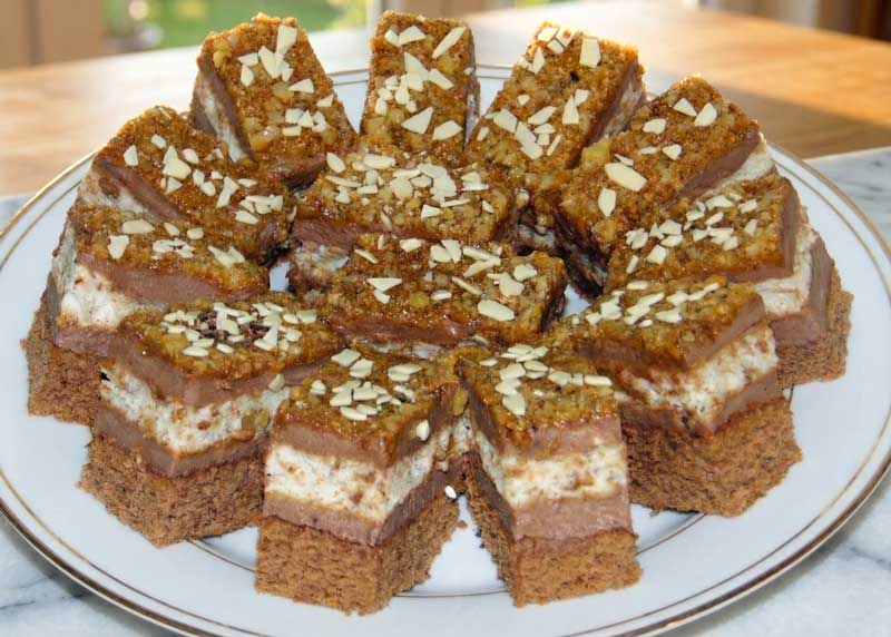 Prajitura Caramel de casă: cremă și blaturi pufoase. Ingrediente simple