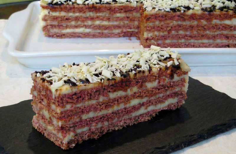 Prăjitură Flamingo: foi roz fragede și cremă de vanilie