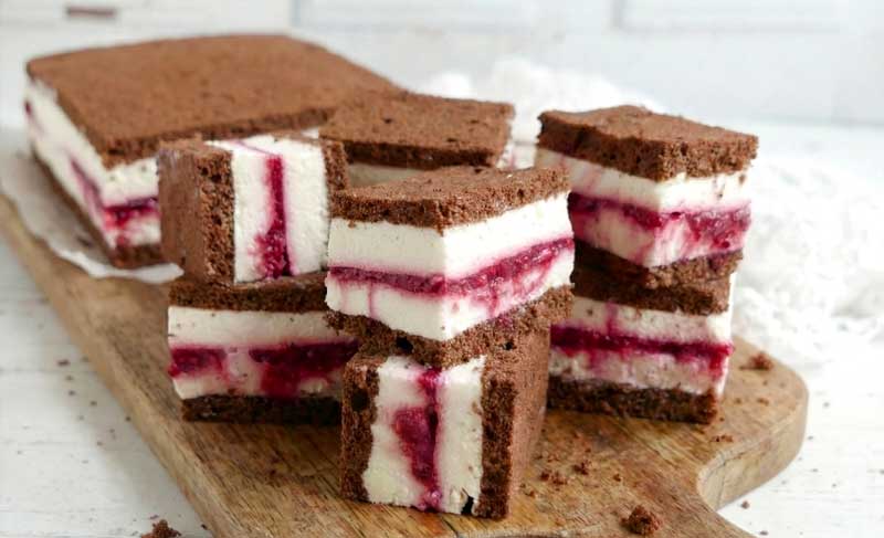 Prajitura cu iaurt si zmeura