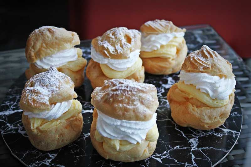Profiterol cu frisca si vanilie