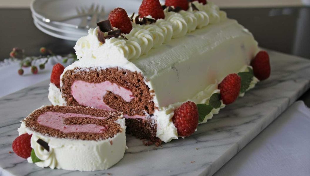 Rulada cu crema de zmeura